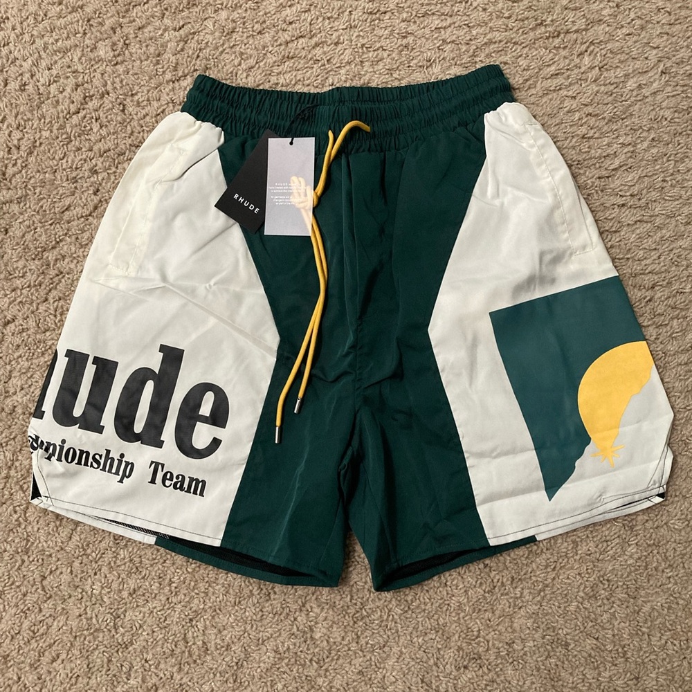 Rhude Marlboro World Championship Racing Black / White Shorts Men’s size Large